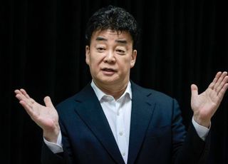 논란은 본사, 타격은 점주…‘백종원 때리기’의 이면