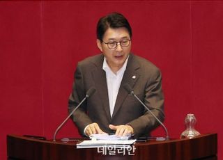 신동욱 "재매이가 남이냐고?…출생지만 앞세우는 구태정치"