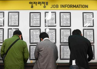 취업자 19만명 증가···건설·제조업 고용 위축 장기화(종합)