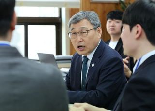 '수능·내신 절대평가' 공약 제안한 정근식 서울교육감…교육계 "현실성 없어"
