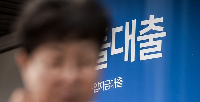 심상찮은 대출 증가 속도…5월 금리 인하 제동 걸리나