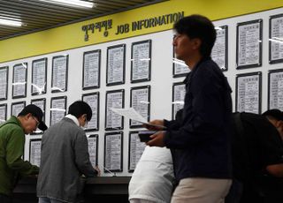 “퇴직 후 막막했던 50대에 희망을”…정부, 중장년층 취업 지원 확대