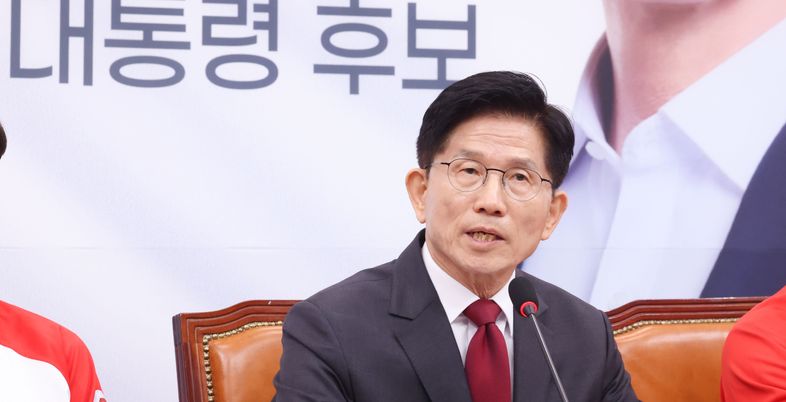 김문수 "계엄 진심 정중하게 사과…尹 탈당은 스스로 판단할 문제"