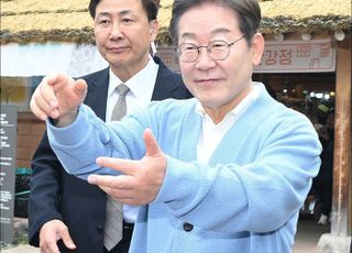 지지자 향해 이동하는 이재명 민주당 대선 후보