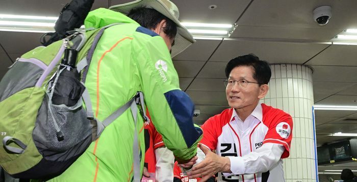 김문수, 경제·교육·외교안보 '정책 행보'로 수도권 표심 공략