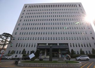檢, '김건희 여사 목걸이 청탁 의혹' 관련 전 보좌관 압색