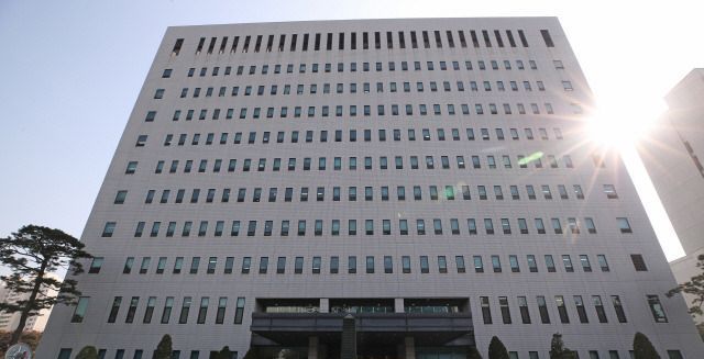 檢, '김건희 여사 목걸이 청탁 의혹' 관련 전 보좌관 압색
