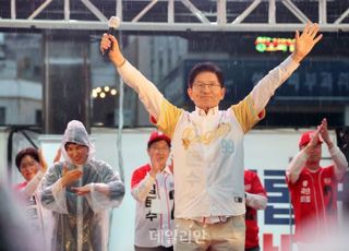 [현장] 김문수, 240㎞ 강행군에도 지친 기색 無…경기·충청 민심에 '큰절'