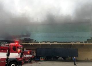 광주 광산구 금호타이어 공장서 화재…근로자 1명 고립, 구조 중