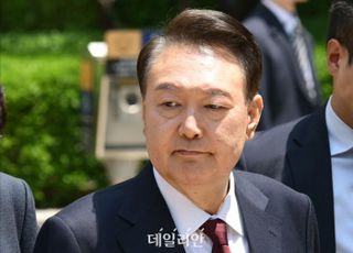 "후안무치" "탈당쇼"…민주당, 윤석열 탈당 '맹폭'