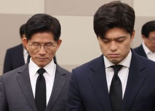 518 민주화운동 희생자를 기리며 묵념하는 김문수 후보