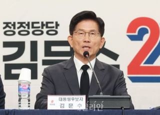 [속보] 김문수 "윤석열 전 대통령 탈당, 뜻 존중한다"
