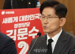김문수, 윤석열 국민의힘 탈당에 "뜻 잘 받들어서 단합·혁신"