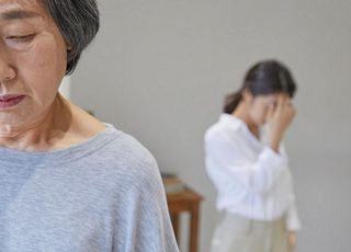 90대 노모에게 "돈 안 주면 뛰어내린다" 위협한 50대 딸…벌금 100만원