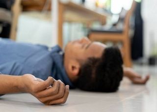 간 질환 아들 피 토해도 방치…사망보험 든 보험설계사 엄마