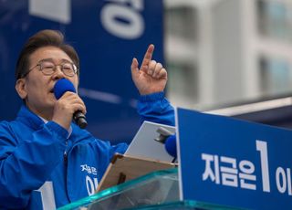 [속보] 이재명 "윤석열 탈당, 정치전술상 그런 태도 보이리라 이미 예견"
