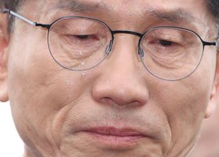 [현장] 눈물 흘린 '꼿꼿문수'…김문수 "저도 5월 희생자 중 하나" 호소