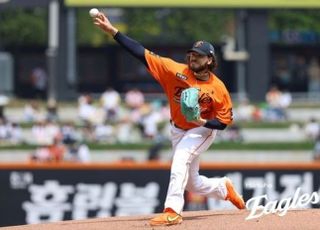 ‘어머니!’ 눈물 훔친 폰세, 18K 괴력투…한화 3연패 탈출