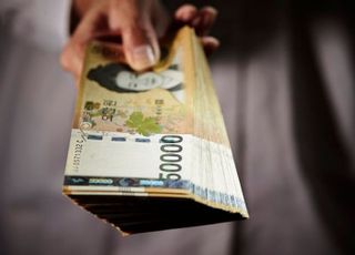430%대 이자 적용 수 억 챙긴 20대 불법 대부업자…징역형 집유