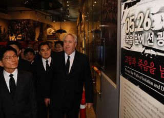 무조건적인 지지·추종은 반드시 독재자를 낳는다