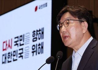 "이재명 커피원가론·호텔노쇼론은 사이비 약장수 이론"…대학 선배의 일침