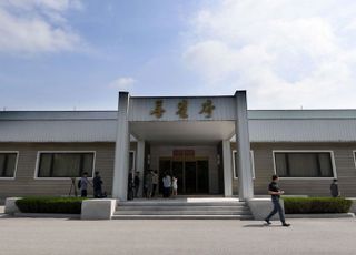 '적대적 두 국가' 고착되나…북한, 통일각 현판 '판문관'으로 변경