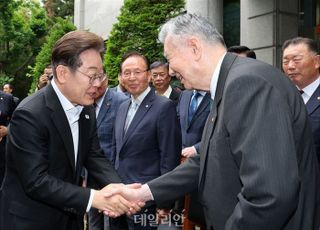 이재명 "나라 발전과 국제적 위상에 어르신들 큰 역할 있어"