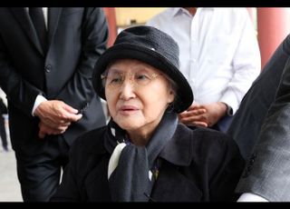 노태우 전 대통령 부인 김옥숙 여사 5·18 묘지 참배