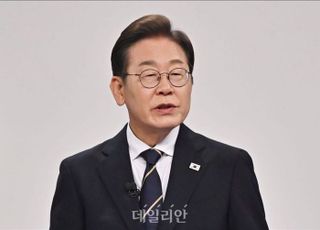 李 '원가 120'원 발언에 뿔난 커피 점주들… "노고 폄하"