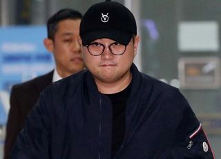 김호중, 더이상 재판은 없다...3심 포기 징역형 확정에 팬들 "끝까지 기다릴 것" 눈물