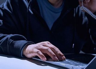 '보이스피싱 인출책' 22억 조직에 송금, 항소심 징역 1년