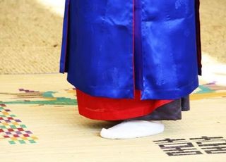 후배 가스라이팅해 돈 빼앗고 폭행·감금한 50대 무속인…檢, 구속 기소
