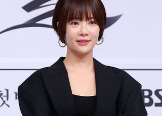 황정음, '솔로라서' 마지막 방송서 편집…43억 횡령 혐의 후폭풍