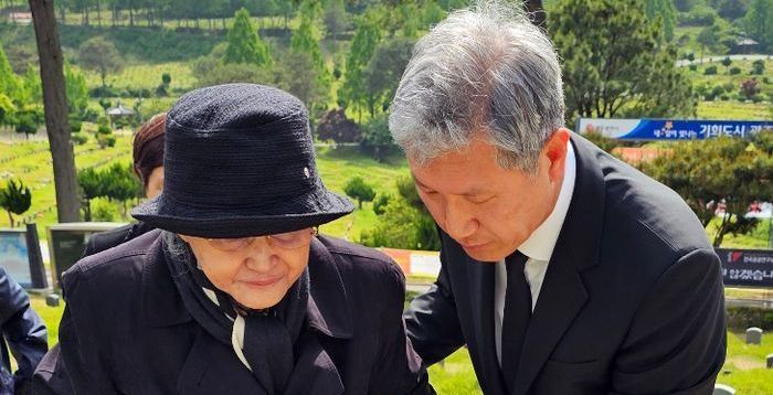 "신군부 비자금 환수할 대통령 후보 지지"…5·18 상처만 키운 노태우家 몰래 참배