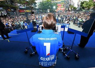 [데일리안 오늘뉴스 종합] '커피 원가 120원', "안전한 국가방탄시설 교도소", '지귀연 접대 의혹', 시중은행, 늘릴까 조일까, SKT '사후약방문' 논란 등