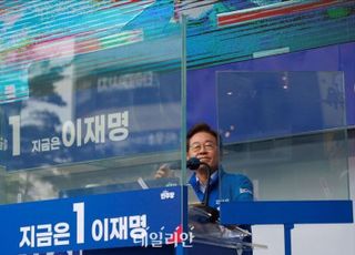 [현장] 이재명, 경기북부서 '커피 원가 120원·호텔경제' 방어전…"말 왜곡은 선전포고"