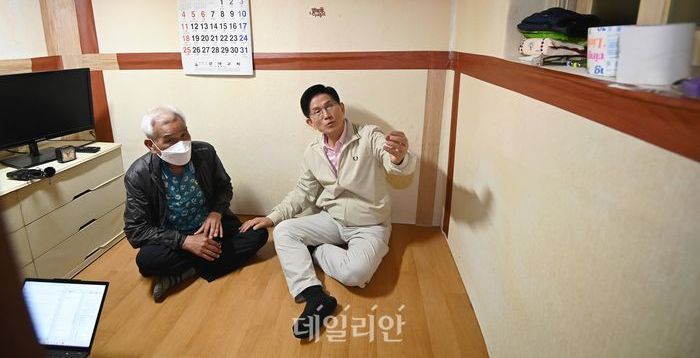 [현장] 김문수, 예술계·취약층엔 약속·경청…이재명엔 직격 공세