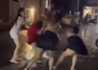 [영상] 여자 싸움이 무섭다더니...파타야 거리서 유흥가女 패싸움