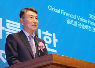 글로벌 금융비전 포럼 개회사하는 민병호 데일리안 대표