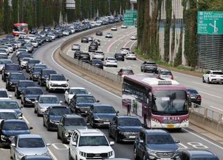 지난달 자동차보험 손해율 85.5%…"보험료 인하·운행량 증가 영향"