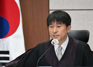 '접대 의혹' 지귀연 부장판사, 별다른 입장 표명 없이 내란 관련 재판 진행