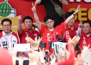 [현장] 서문시장서 화력지원 나선 한동훈 "국민의힘 중심돼야…김문수 외쳐달라"