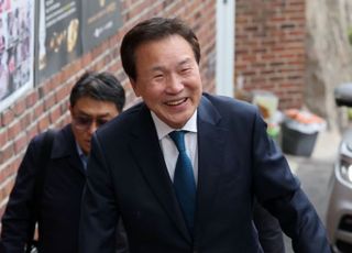 [속보] 손학규, 김문수 지지 선언…"대한민국 살려야 한다는 절박한 마음"