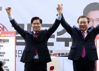 손학규, 김문수 손 잡았다…"나라 구하려면 金 밖에 없다"