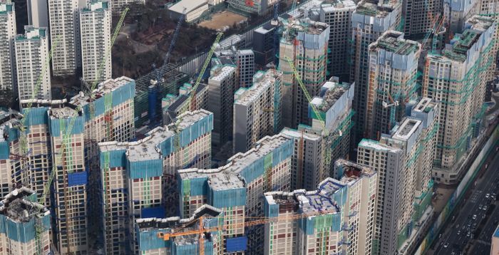 [부동산PF 정리] 부실 절반 걷어냈다지만…부동산 경기 부진에 회복 '물음표'