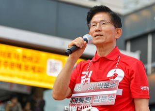 [현장] '정치적 고향' 부천서 큰절 올린 김문수…"시민들과 함께 방탄독재 깨부수겠다"