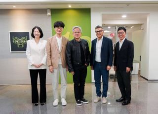 네이버 이해진, 젠슨 황과 회동…동남아 '소버린 AI' 시장 공략 시동