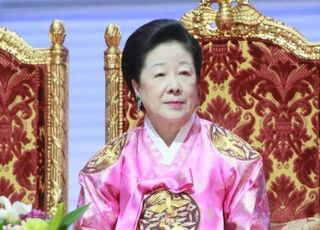 '건진 샤넬백' 의혹에 발묶인 한학자 총재…통일교 직접 겨냥나선 검찰