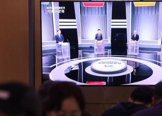 [TV토론] 김문수 "이재명 총각·검사사칭"…이준석 "'호텔경제학'에 의문 국민을 바보라 조롱"