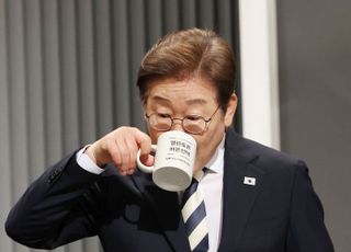 이재명, 역사상 가장 특이한 대선 주자의 질주